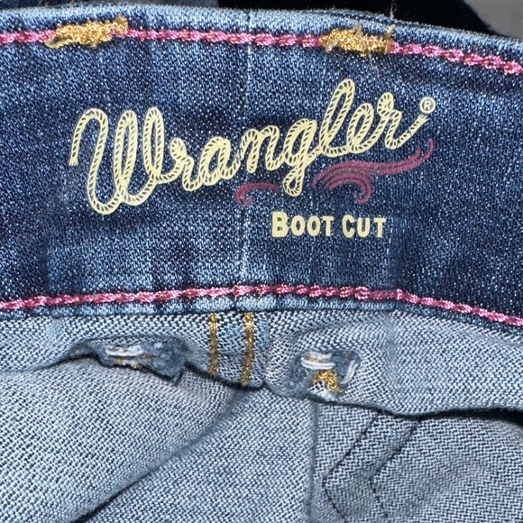 Wrangler Women's Classic Blue Jeans - Picture 9 of 11